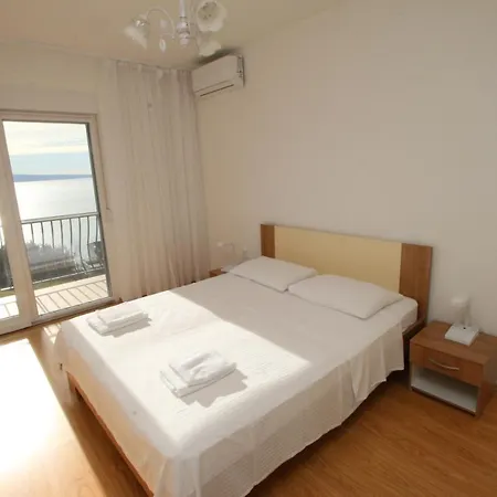 Apartment With 2 Balconies And Sea View Omis Exterior photo