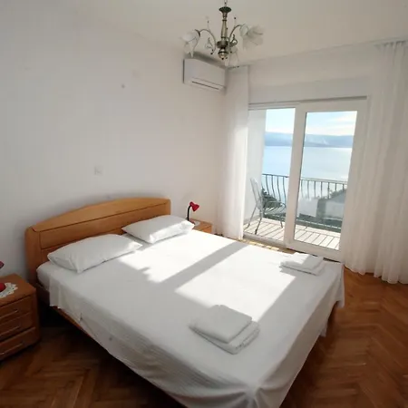 Apartment With 2 Balconies And Sea View Omis Exterior photo