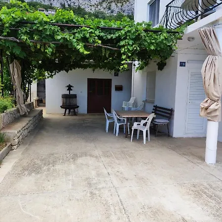 Apartment With 2 Balconies And Sea View Omis Exterior photo