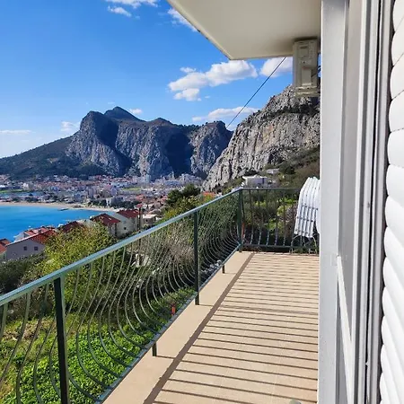 Apartment With 2 Balconies And Sea View Omis Exterior photo