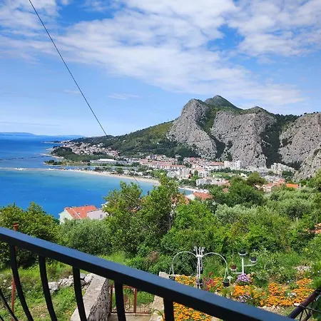 Apartment With 2 Balconies And Sea View Omis Exterior photo