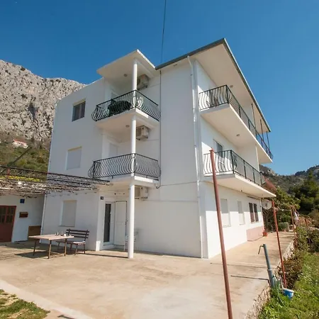 Apartment With 2 Balconies And Sea View Omis Exterior photo