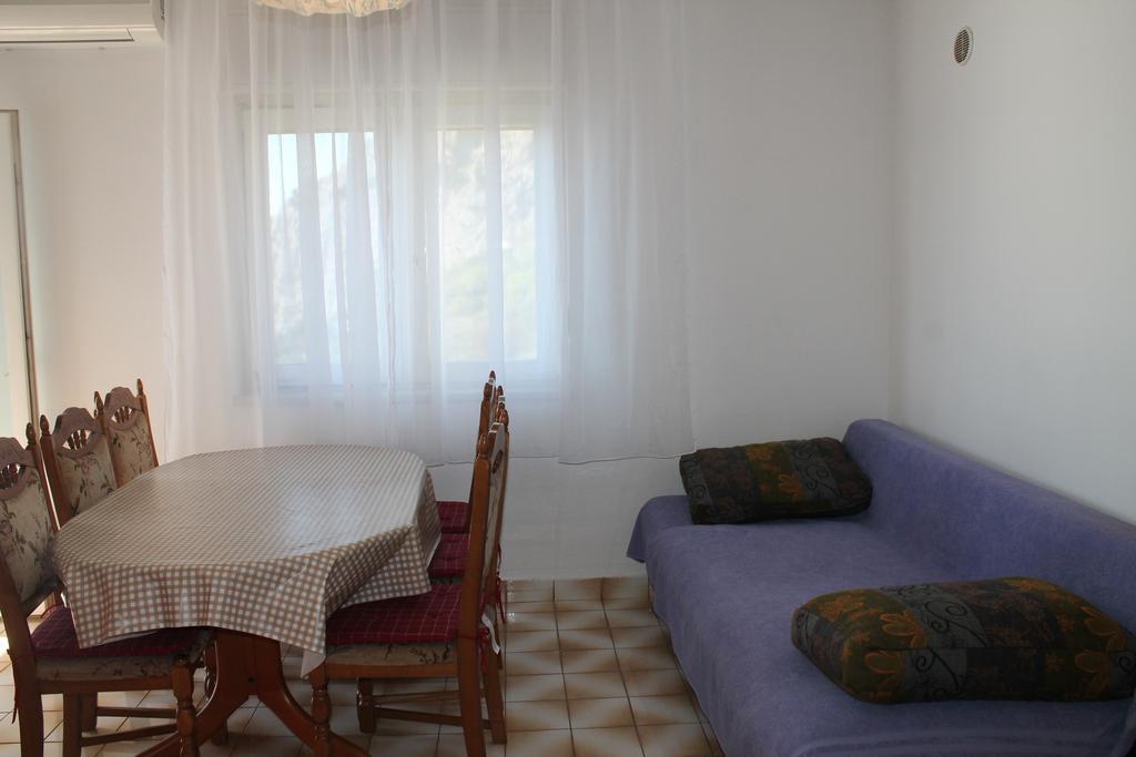 With 2 Balconies And Sea View *